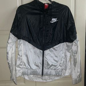 women’s nike windbreaker